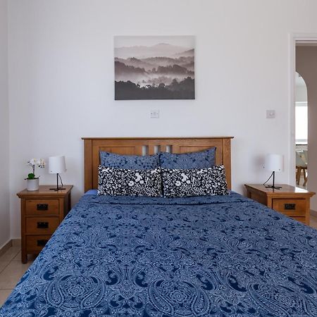 Beautiful 2 Bed Apartment In Paphos Cyprus Exterior foto