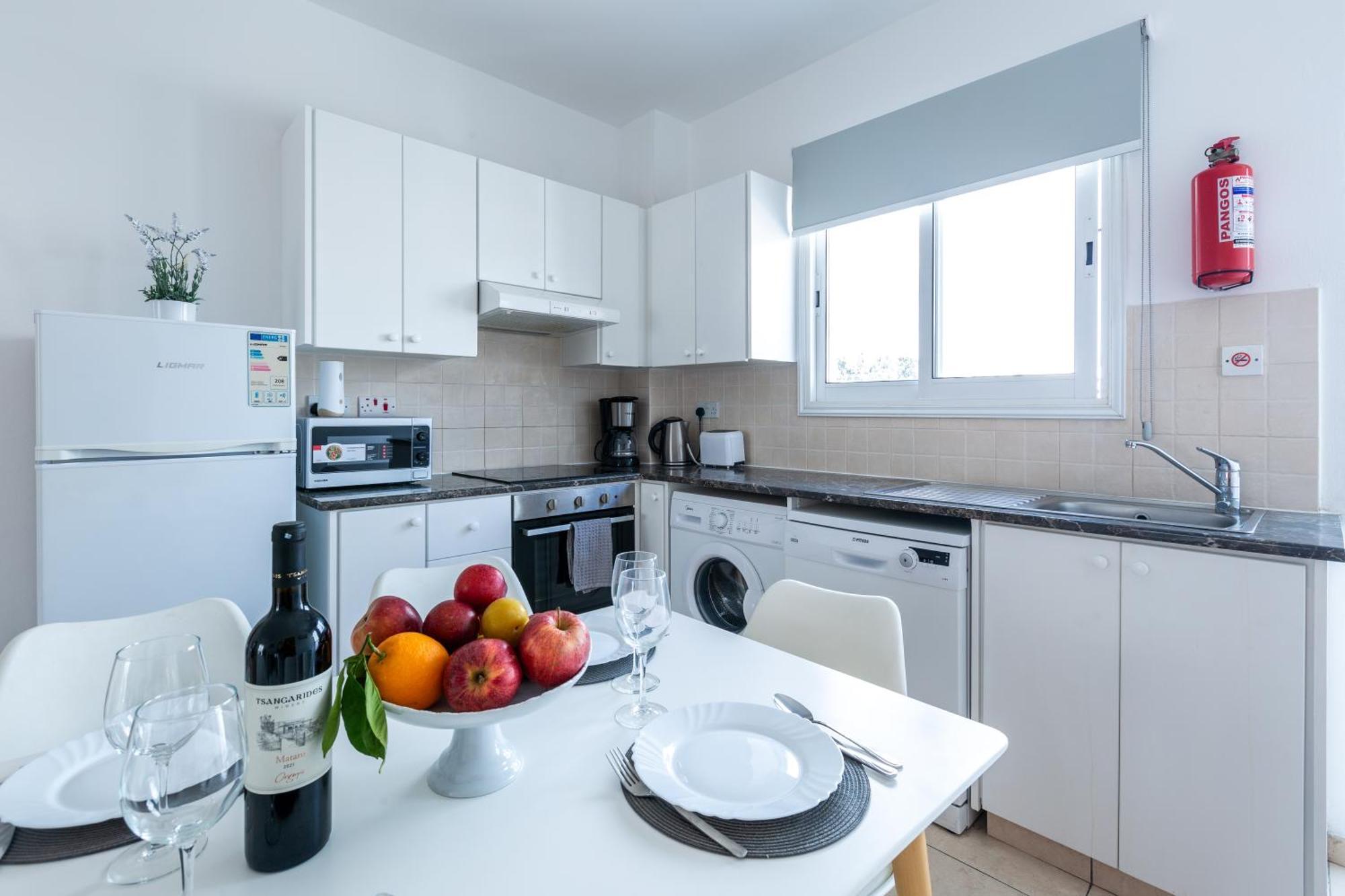 Beautiful 2 Bed Apartment In Paphos Cyprus Exterior foto