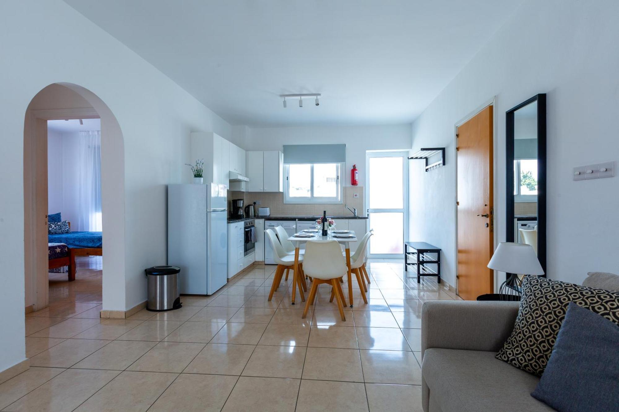 Beautiful 2 Bed Apartment In Paphos Cyprus Exterior foto